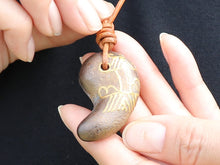 画像をギャラリービューアに読み込む, 古代勾玉ストラップ <神奈備工房 - cannabi  - >