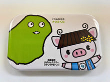 画像をギャラリービューアに読み込む, 【送料無料】スタンド缶バッジ「ナウルくん＆タワラモトン」角丸長方形よこ70×44mm
